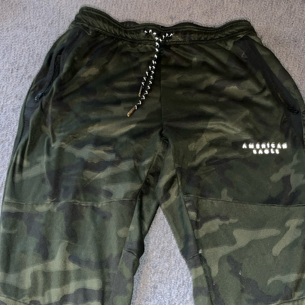 American eagle Green camo joggers good condition
